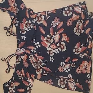 NWT Lily White Navy Floral Cold Shoulder Top Size XL